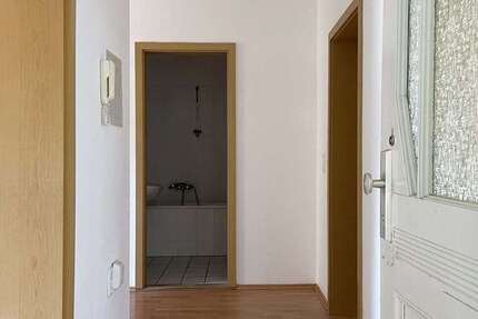 Wohnung zum Mieten in Halle 550 € 64 m²