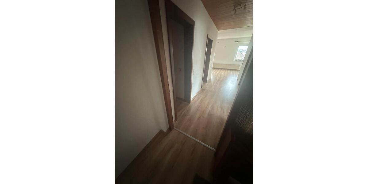 Dachgeschoßwohnung Ötzingen - 6 Zimmer, 120 m&sup2;, 1.100&euro; | Angebot:25539890