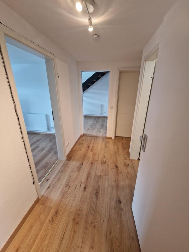Moderne helle 2,5 Zimmer Maisonette Wohnung