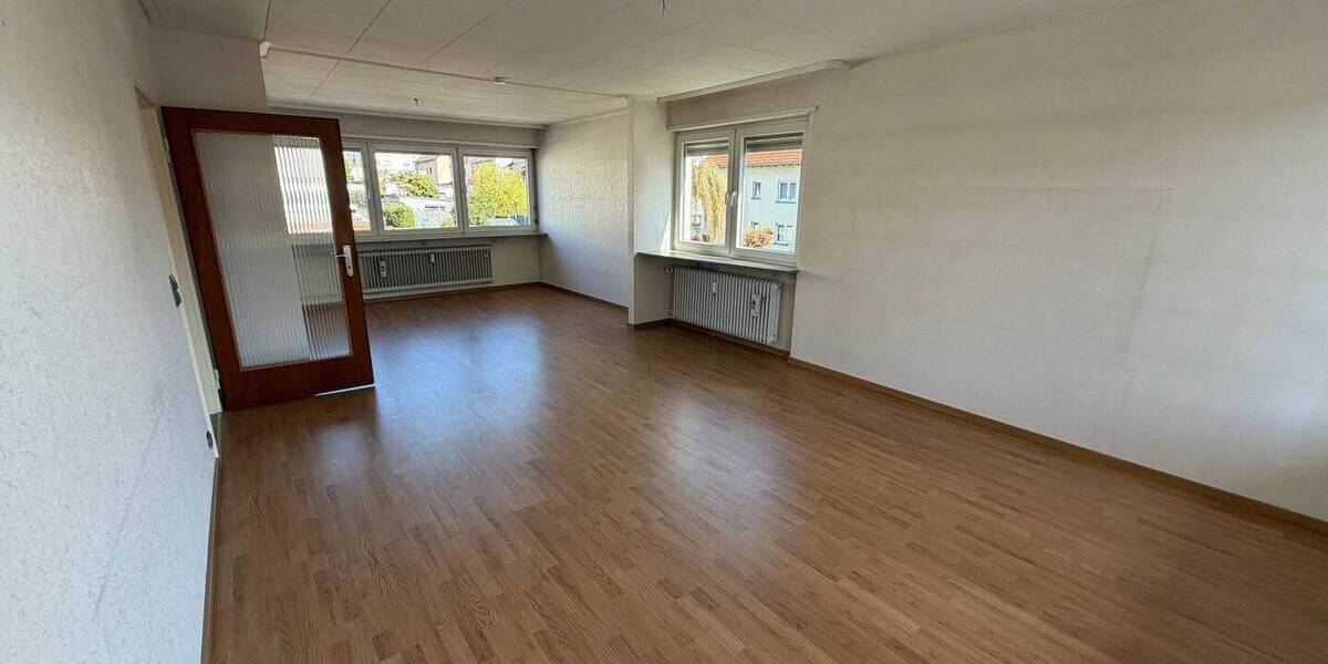 Etagenwohnung Saarbrücken Brebach-Fechingen - 3 Zimmer, 94 m&sup2;, 700&euro; | Angebot:26092634