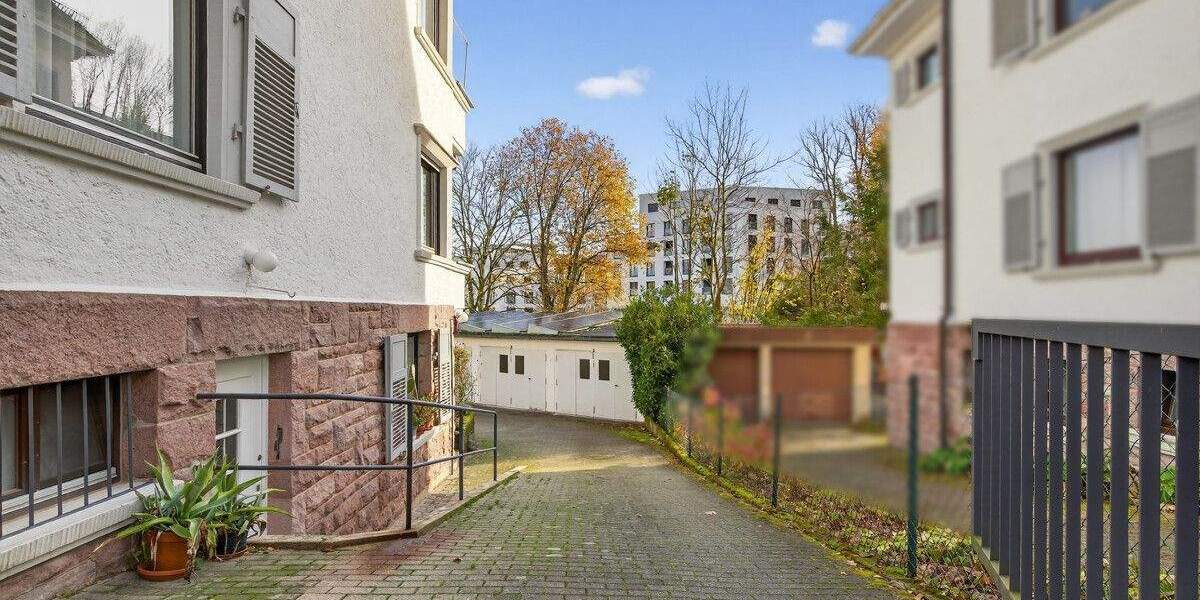 Etagenwohnung Baden-Baden Innenstadt - 4 Zimmer, 115 m&sup2;, 1.280&euro; | Angebot:24860413