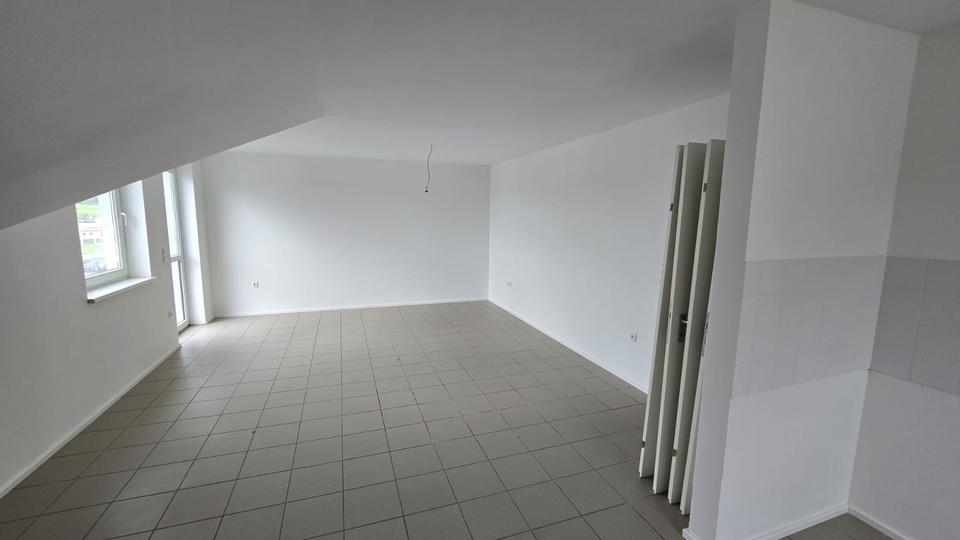 Dachgeschoßwohnung Hillesheim - 4 Zimmer, 97 m&sup2;, 850&euro; | Angebot:26478452