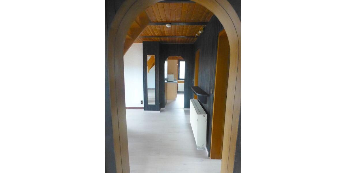 Dachgeschoßwohnung Niedernhausen - 3 Zimmer, 90 m&sup2;, 870&euro; | Angebot:26181056
