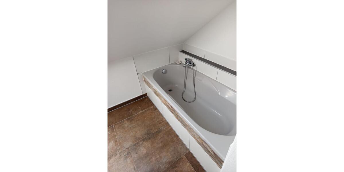 Dachgeschoßwohnung Uehlfeld - 3.5 Zimmer, 75 m&sup2;, 550&euro; | Angebot:26539982