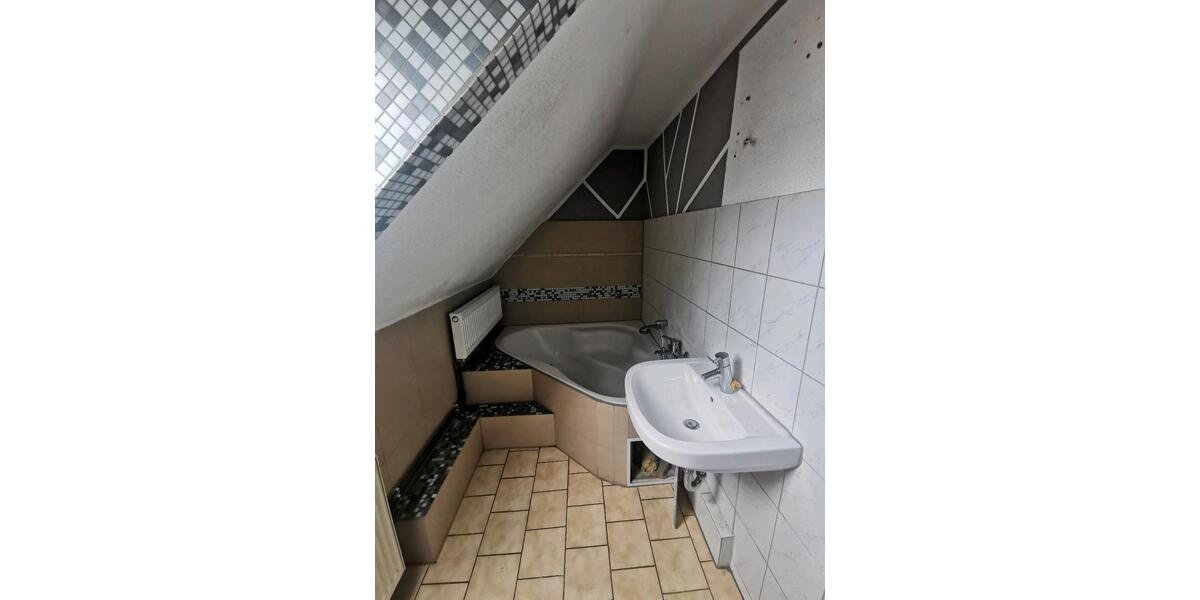 Biete 2 Raum Dachgeschosswohnung an 2 zimmer