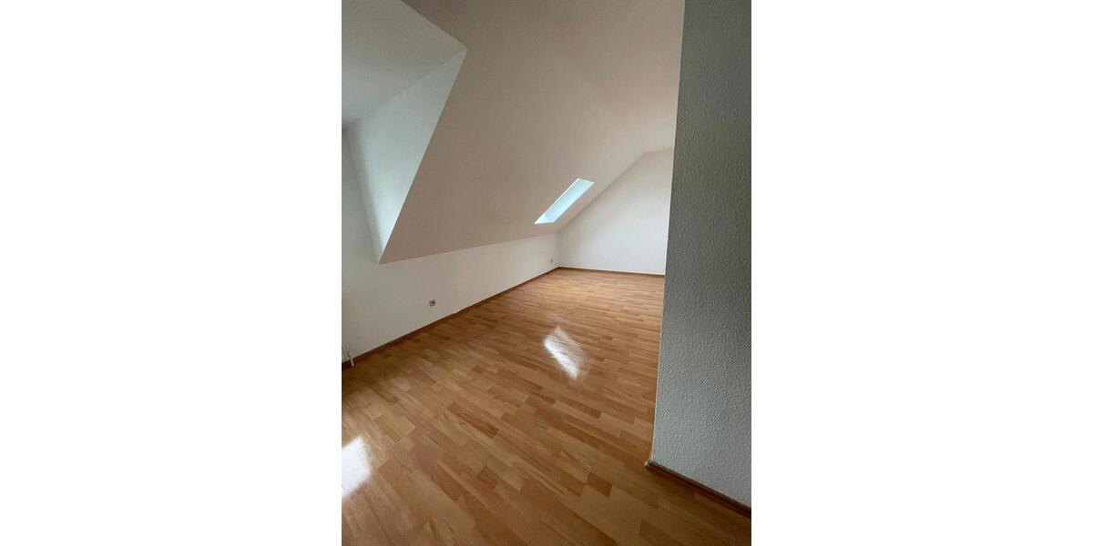 Dachgeschoßwohnung Reichenbach im Vogtland - 2 Zimmer, 45 m&sup2;, 400&euro; | Angebot:24535100