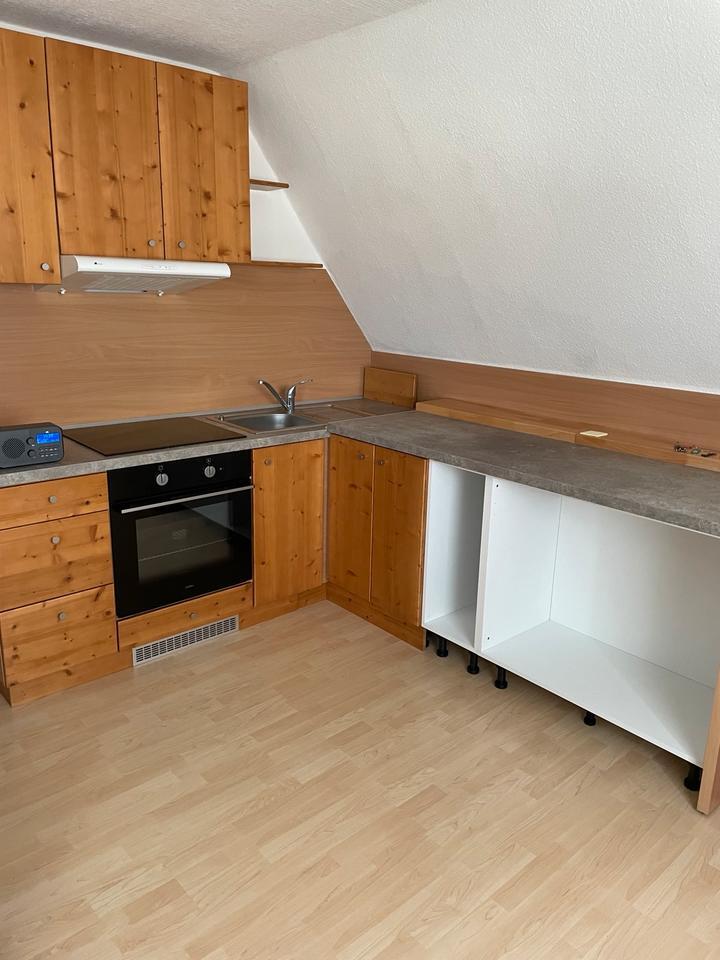 Dachgeschoßwohnung ca. 40qm teilmöbliert ab sofort