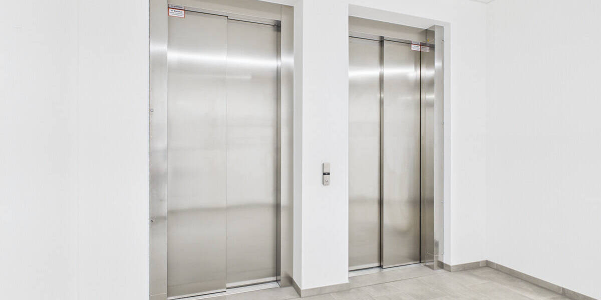 Repräsentatives Büro mit Südbalkon und hochwertiger Ausstattung für Unternehmen zimmer