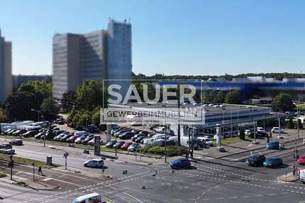 10.000 m² Grundstück mit 2.380 m² Hallen-Ausstellungsflächen *2983** zimmer