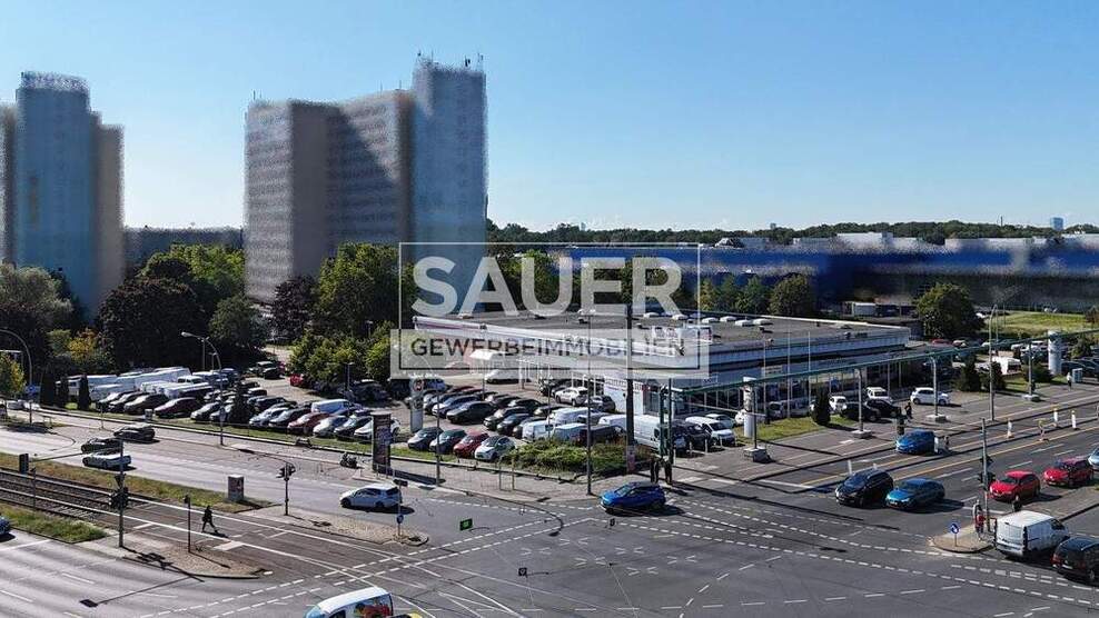 10.000 m² Grundstück mit 2.380 m² Hallen-Ausstellungsflächen *2983** zimmer