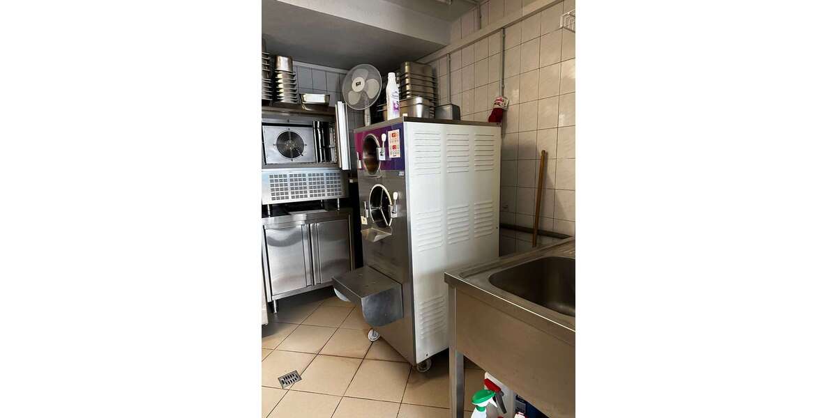 Eiscafé mit großer Terrasse in guter Lage zimmer