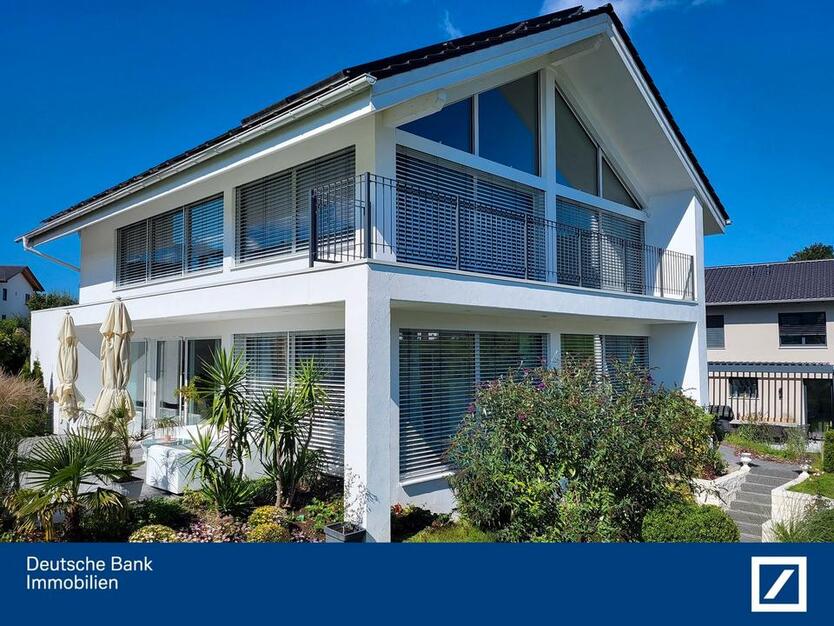 Sehr Modern und Luxoriös, herrlicher Blick, komplett möbliert, 3 Zi-Whg in herrlicher Umgebung