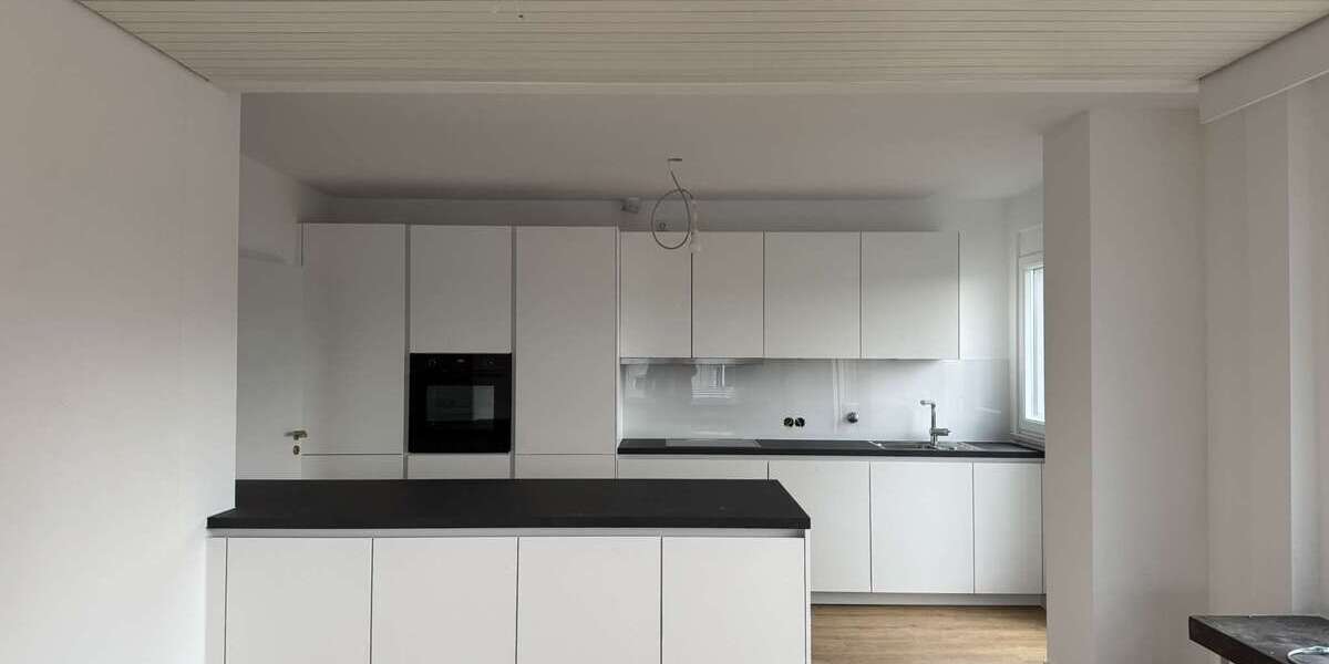 Etagenwohnung Eningen - 5.5 Zimmer, 213 m&sup2;, 1.495&euro; | Angebot:26751459