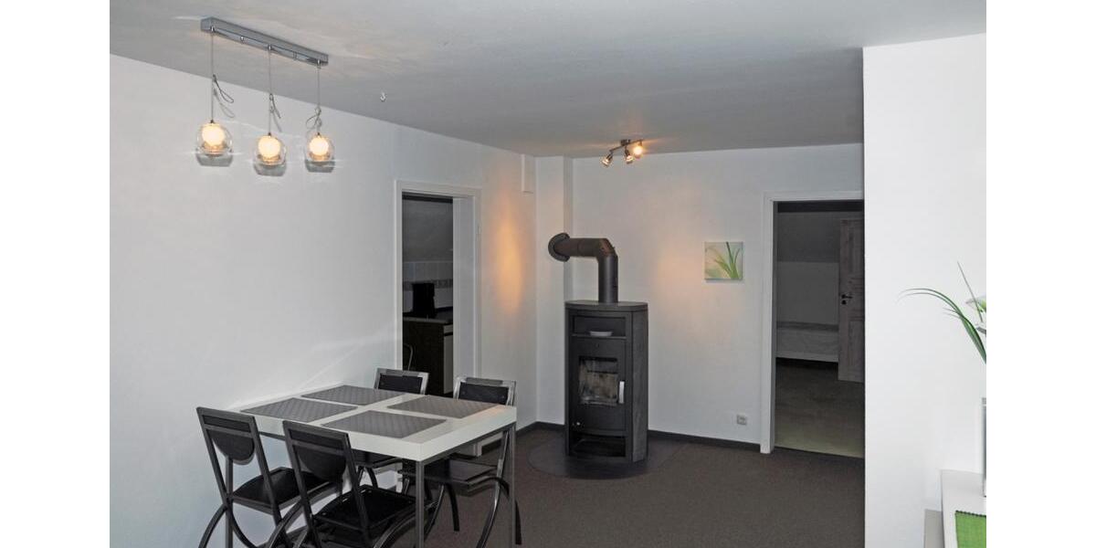 Etagenwohnung Hameln Kernstadt - 3 Zimmer, 100 m&sup2;, 400&euro; | Angebot:24641392