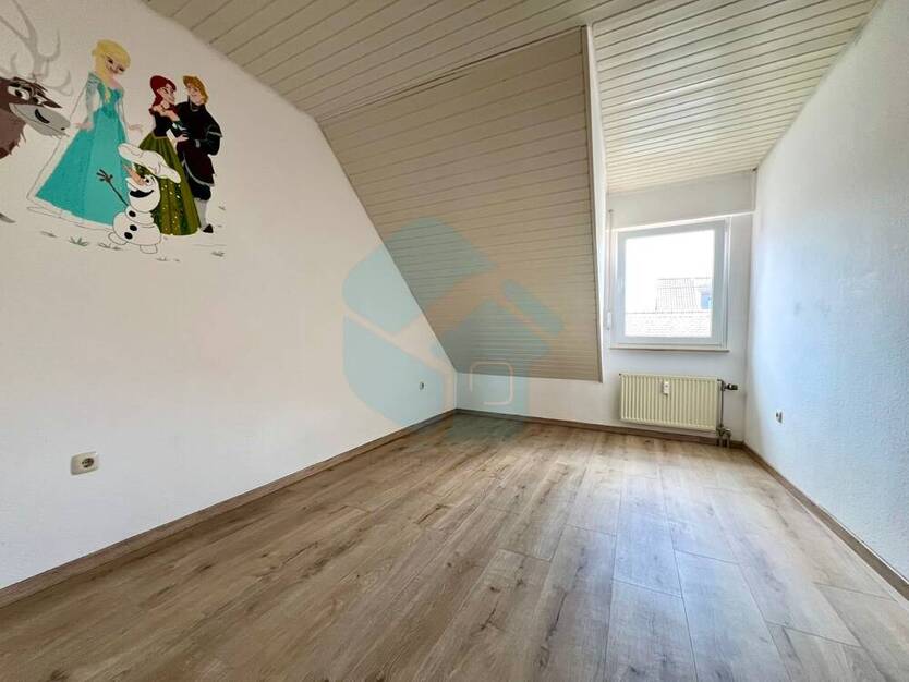 Schöne 4-ZKB-Dachgeschoss-Wohnung in Butzbach-Pohl-Göns! (Bitte sonstige Angaben beachten)