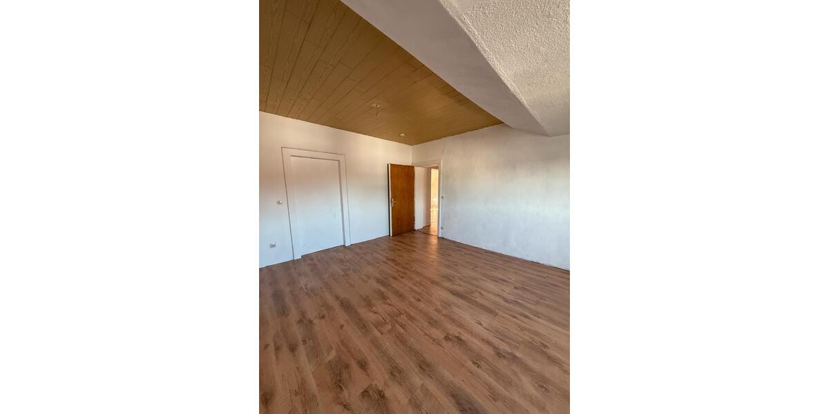Dachgeschoßwohnung Gelsenkirchen Gelsenkirchen-Nord - 2 Zimmer, 77 m&sup2;, 450&euro; | Angebot:26005024
