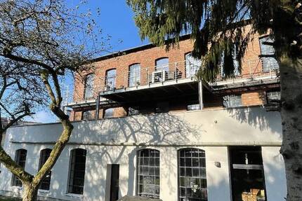STILECHTES FABRIKLOFT - BÜRO MIT GROßER DACHTERRASSE