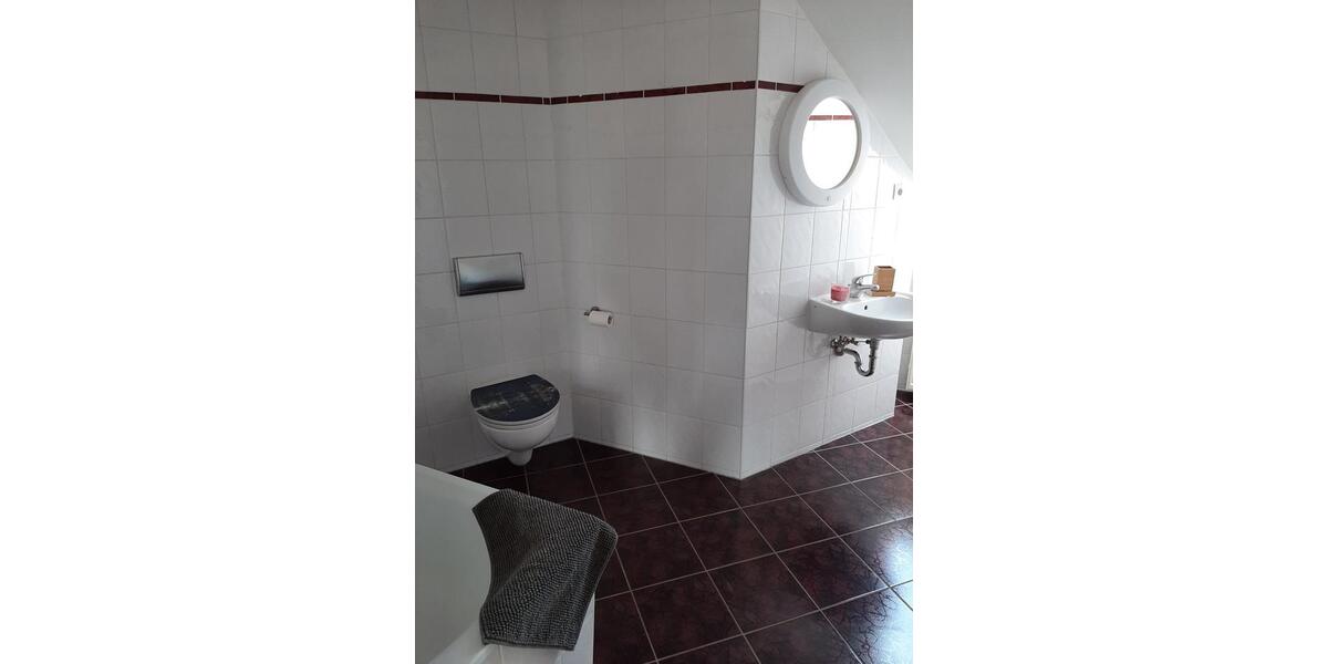 Dachgeschoßwohnung Limbach-Oberfrohna Oberfrohna - 3 Zimmer, 73 m&sup2;, 470&euro; | Angebot:25102811