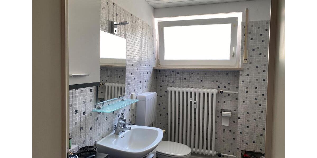 Erdgeschoßwohnung Gerbrunn - 2 Zimmer, 180 m&sup2;, 320&euro; | Angebot:25893696