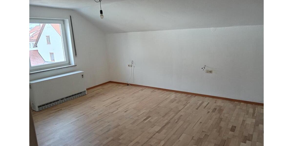 Dachgeschoßwohnung Krumbach (Schwaben) - 3 Zimmer, 65 m&sup2;, 650&euro; | Angebot:26573325