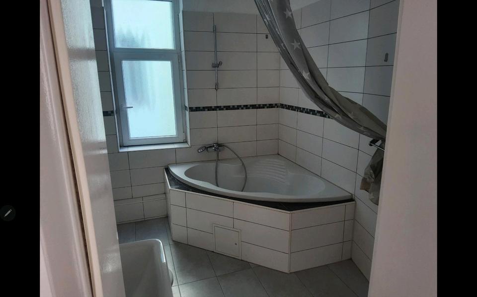 Etagenwohnung Hannover Herrenhausen-Stöcken - 4 Zimmer, 100 m&sup2;, 1.150&euro; | Angebot:25858530