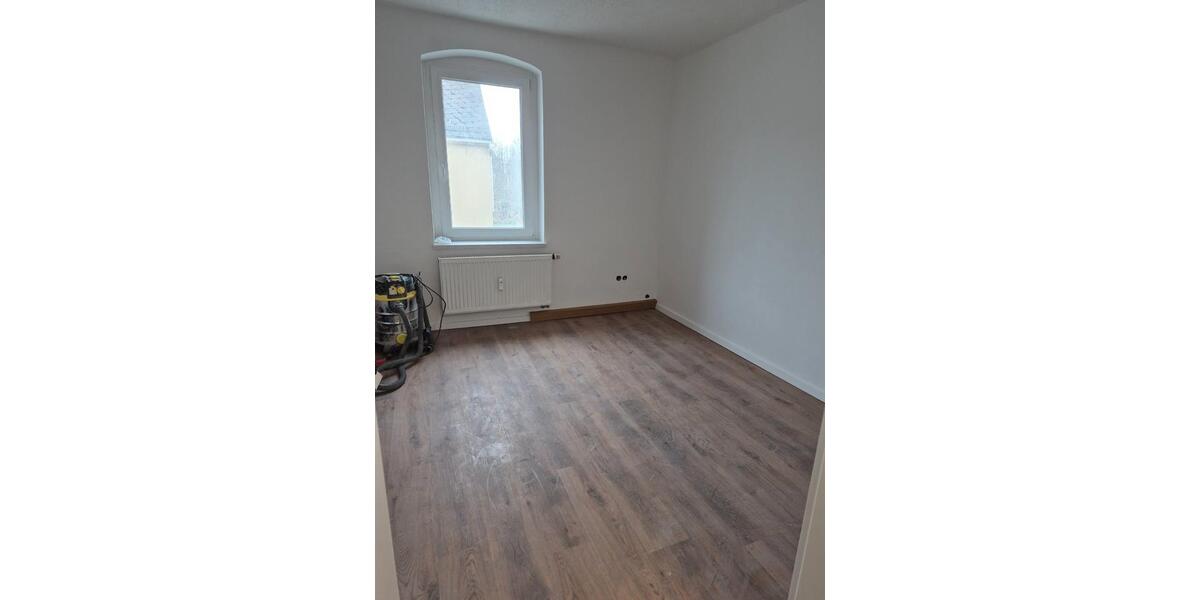 Etagenwohnung Oberkotzau - 3 Zimmer, 71 m&sup2;, 480&euro; | Angebot:26060546