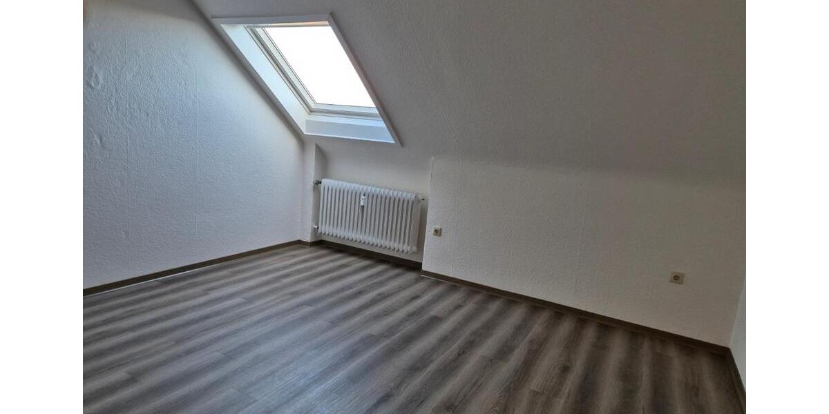 Dachgeschoßwohnung Blomberg - 3 Zimmer, 70 m&sup2;, 450&euro; | Angebot:26676305