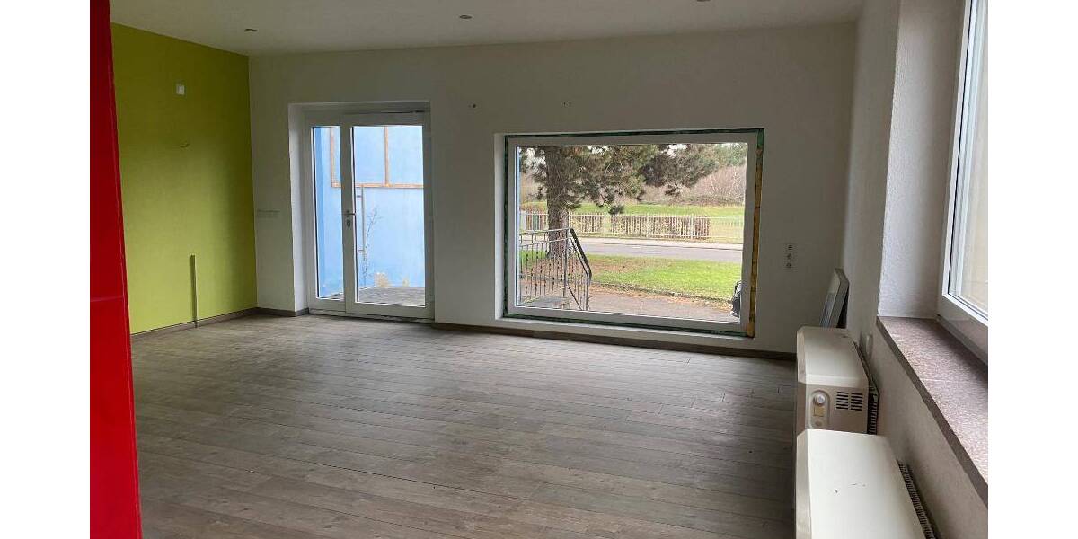 große Gewerbefläche mit vielen Möglichkeiten zimmer