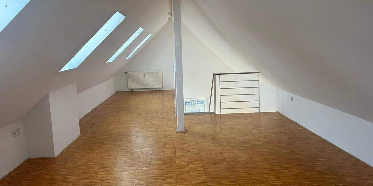 Etagenwohnung Weißenfels - 3 Zimmer, 109 m&sup2;, 800&euro; | Angebot:24990147