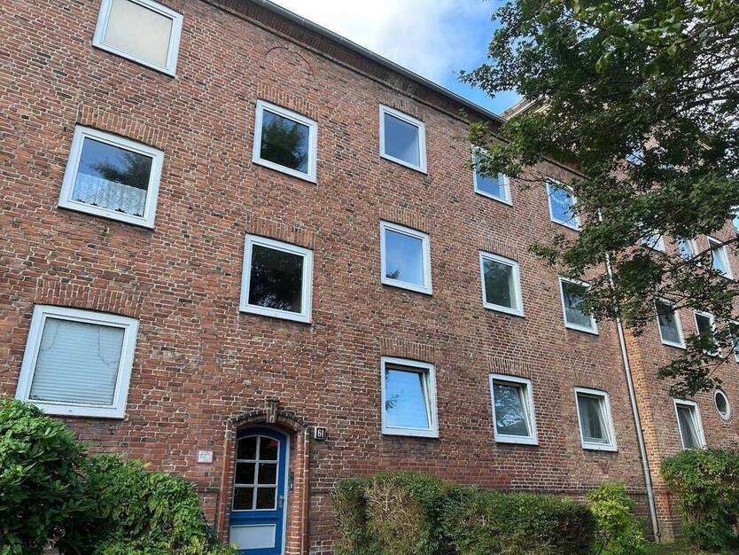 2,5 Zimmerwohnung mit neuem Bad und großer Wohnküche
