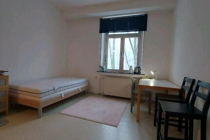 ein Zimmer in 4er WG‍♀️nur student und frauen 1 zimmer