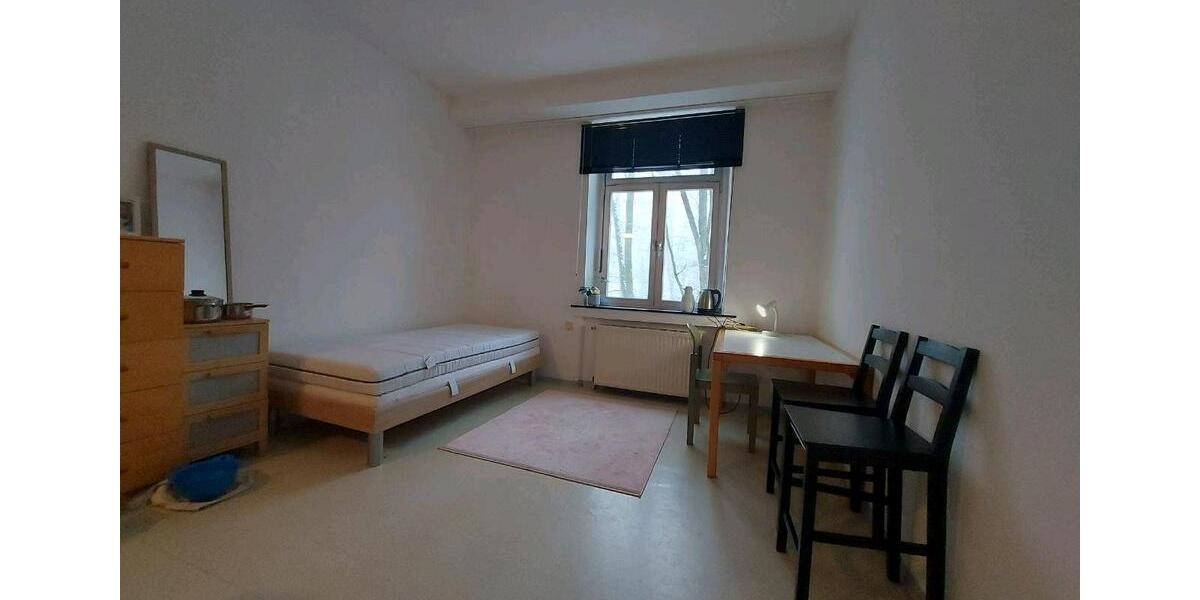 ein Zimmer in 4er WG‍♀️nur student und frauen 1 zimmer