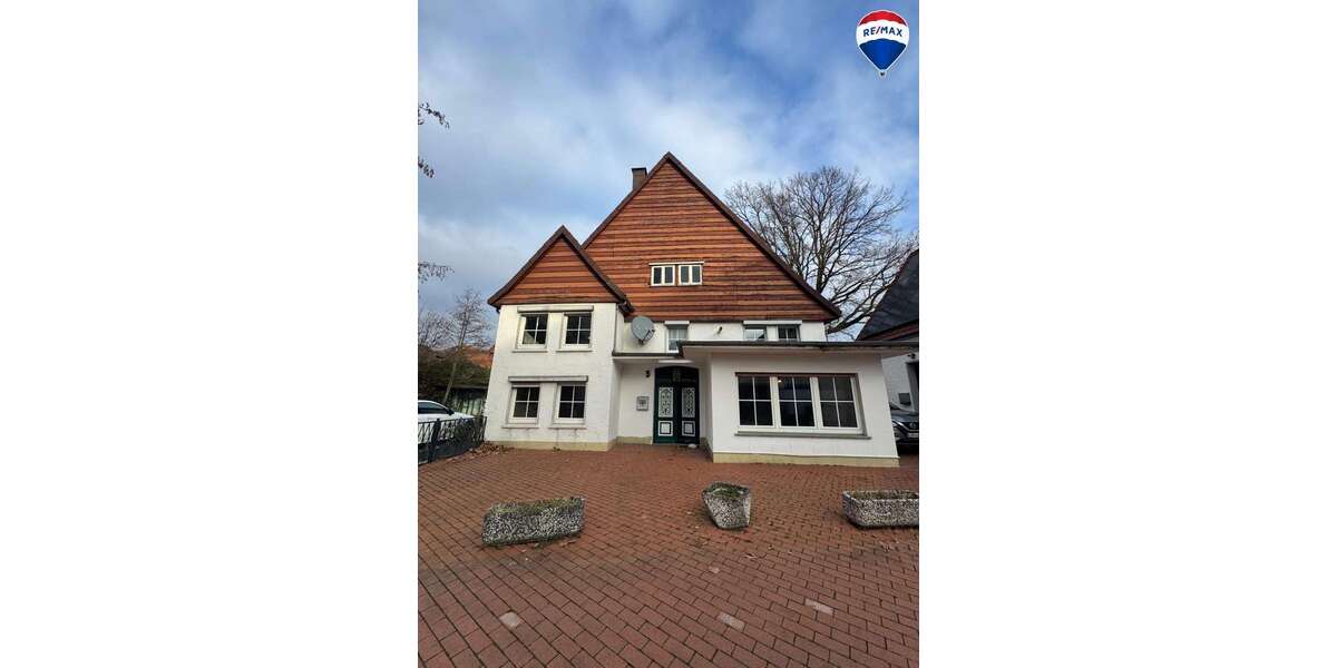 Einfamilienhaus Lage - 12 Zimmer, 220 m&sup2;, 1.300&euro; | Angebot:25298177