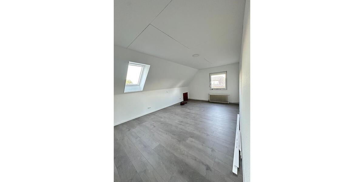 Etagenwohnung Schortens - 3 Zimmer, 100 m&sup2;, 1.050&euro; | Angebot:26705847