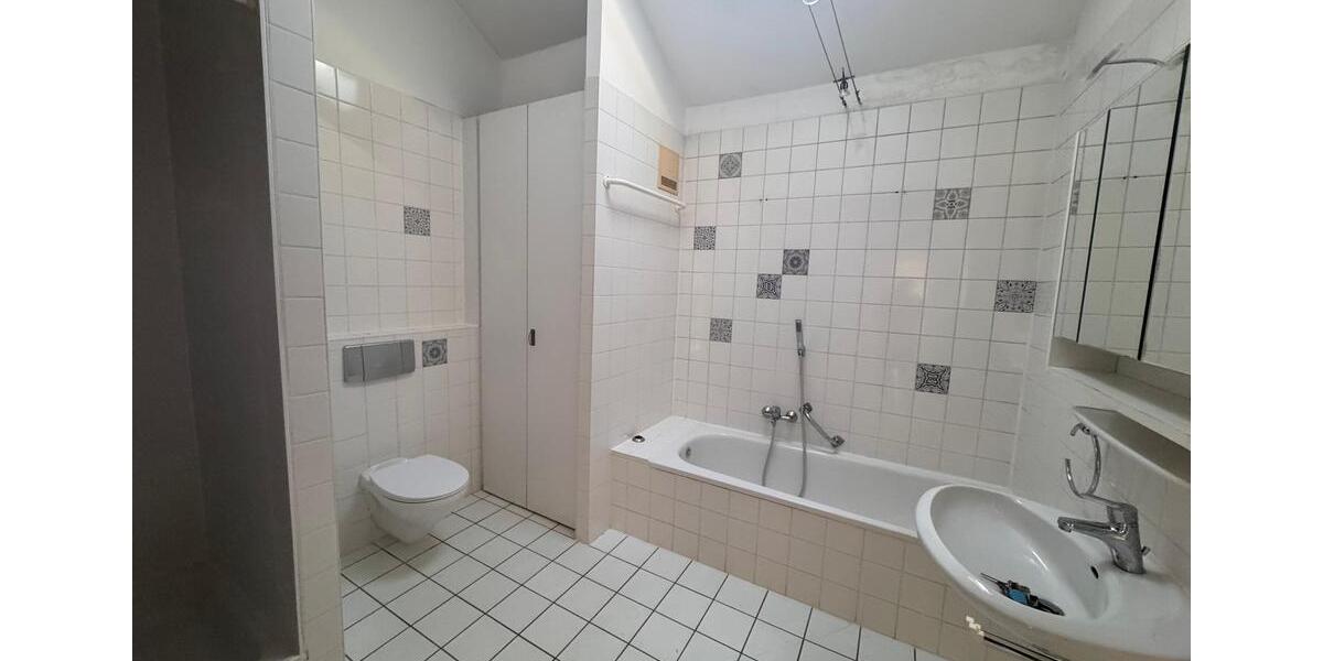 Ich biete eine charmante, lichtdurchflutete Maisonettewohnung in Kaiserslautern Mühlstrasse an. 3 zimmer