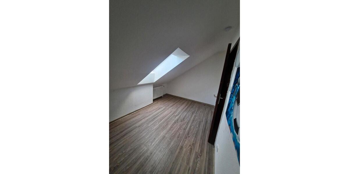 Dachgeschoßwohnung Michelstadt - 4 Zimmer, 110 m&sup2;, 850&euro; | Angebot:25405396
