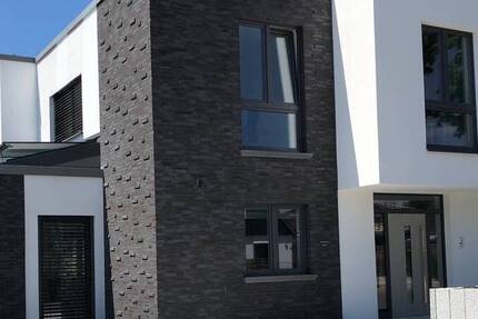 Haus Kaltenkirchen - 5 Zimmer, 169 m&sup2;, 3.400&euro; | Angebot:25969585