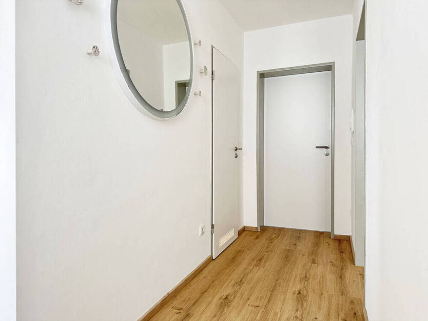 Frisch saniertes Wohnjuwel mit Loggia: Zentrale 2-Zimmer-Wohnung zur Miete im Klötzlmüllerviertel