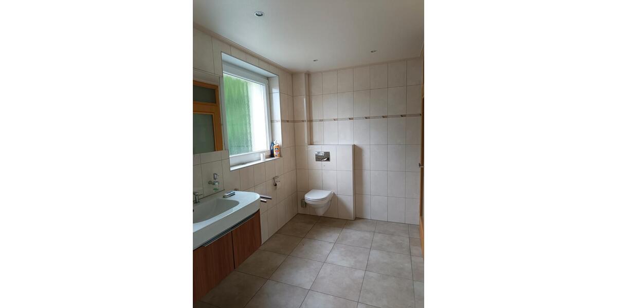 Erdgeschoßwohnung Gangelt - 4 Zimmer, 135 m&sup2;, 1.350&euro; | Angebot:26444181