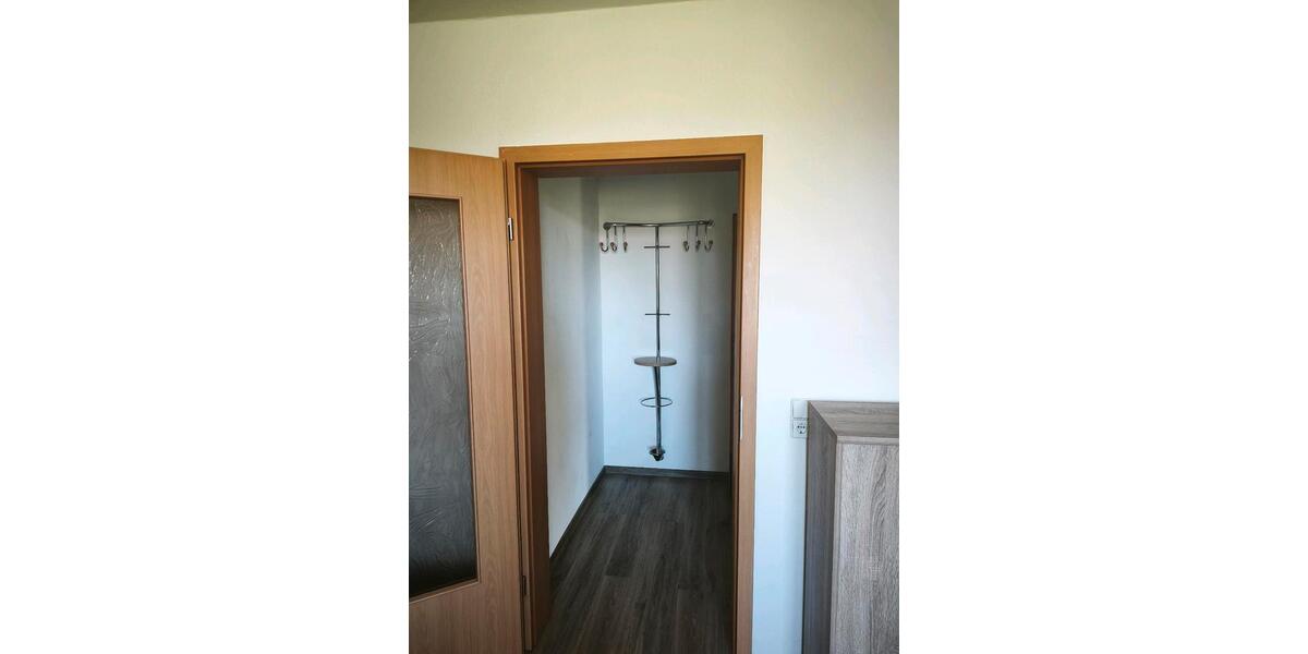 Dachgeschoßwohnung Hohndorf - 2 Zimmer, 43 m&sup2;, 280&euro; | Angebot:26297243