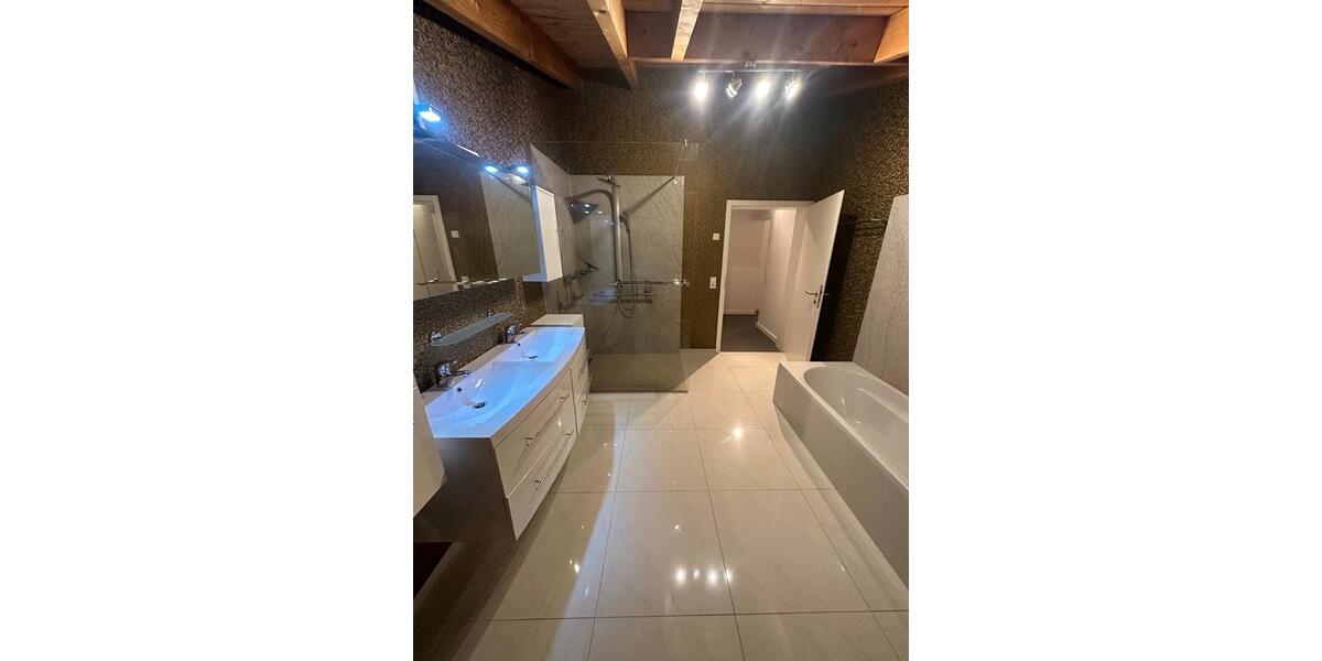 Doppelhaushälfte Püttlingen - 4 Zimmer, 230 m&sup2;, 1.830&euro; | Angebot:26299543