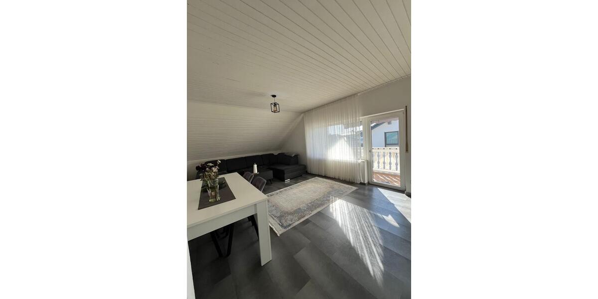 Dachgeschoßwohnung Reiskirchen - 3 Zimmer, 900&euro; | Angebot:26034182