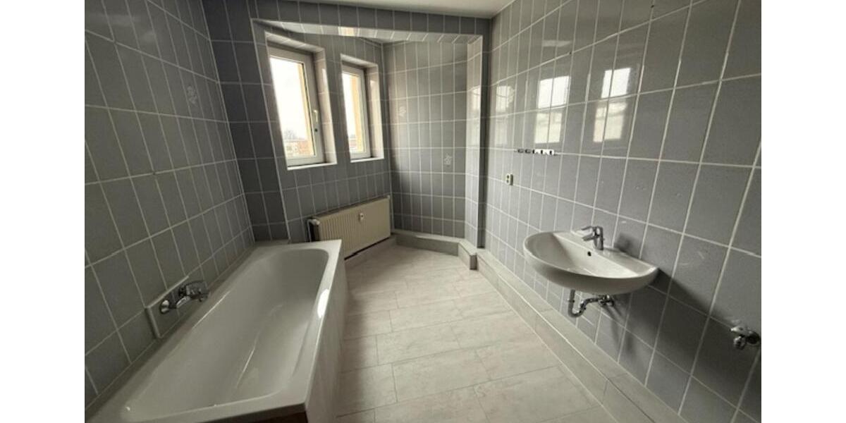 Dachgeschoßwohnung Cottbus Spremberger Vorstadt - 4 Zimmer, 100 m&sup2;, 900&euro; | Angebot:24739763