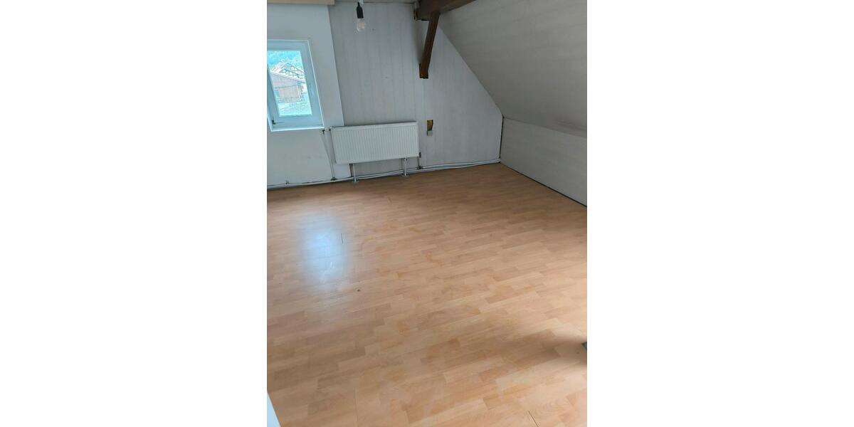 Etagenwohnung Sonnenbühl - 5 Zimmer, 109 m&sup2;, 1.300&euro; | Angebot:25085406
