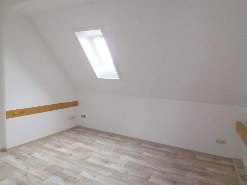 Moderne 3-Raum-DG-Wohnung mit Garage und gemeinschaftlichen Grundstück bei Bautzen 3 zimmer