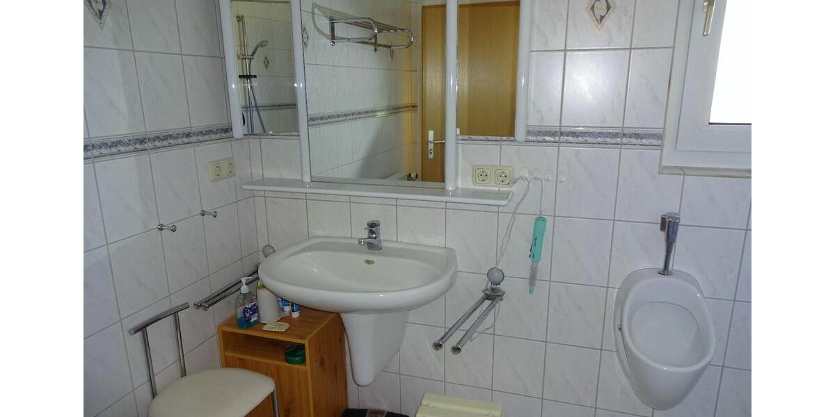 2 12 Zimmer-Erdgeschoss-Wohnung mit Möbeln - EBK-Terrasse-Garten 2.5 zimmer