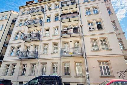 ZentrumOst - Tolle 2-Zi.-Whg., 2 Balkone, ParkettFuBoHeizg. und Lift! 2 zimmer