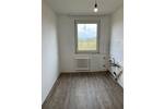 Schöne 4 Raum Wohnung mit Balkon.