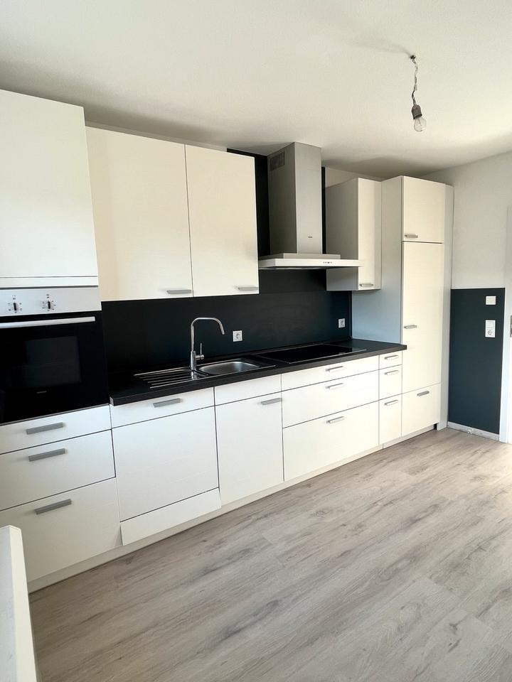 Renovierte und moderne 2,5 Zimmer Wohnung in wunderschöner Lage
