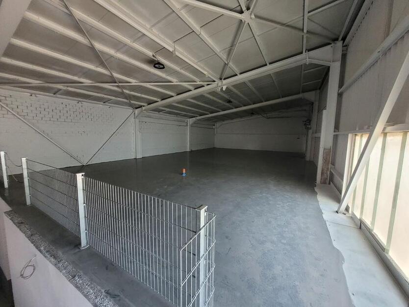 Gewerbehalle mit Bürofläche Nähe A6, mit E-Ladestation